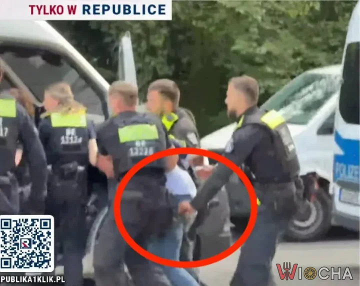 Tępy ten owczarek 10 kamer a on podrzuca koks Bąkiewiczowi
