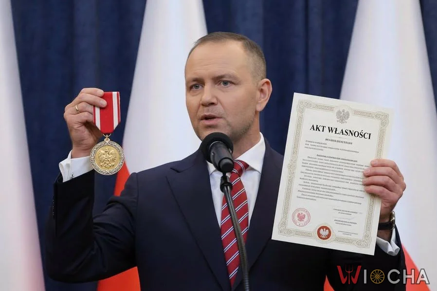 Największe osiągnięcia Batyra: odebranie mieszkania Jerzemu i orderu Żeleńskiemu.