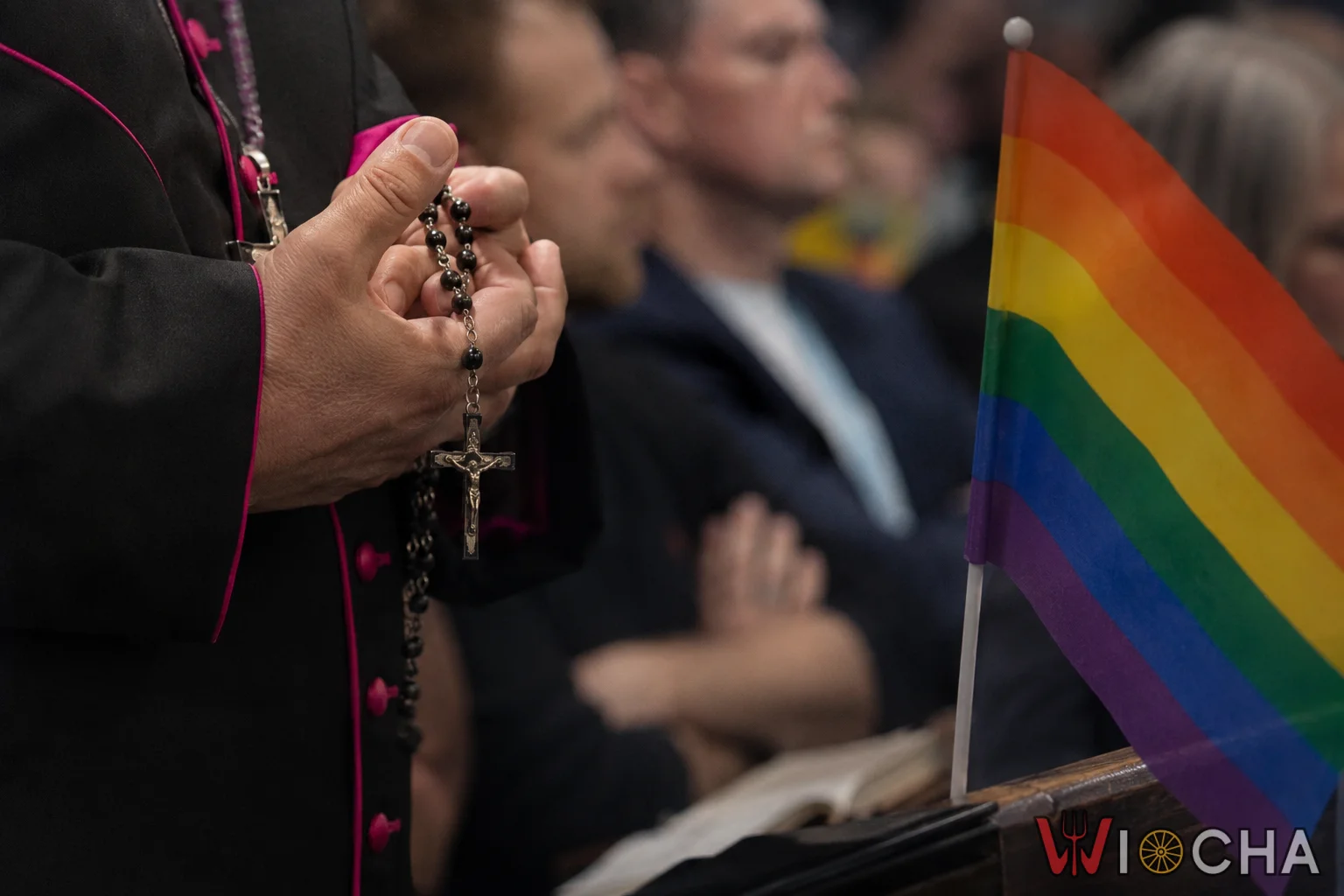 Biskup wiązał homoseksualność z dobrobytem. Weto prezydenta pokazuje, że spór wciąż trwa