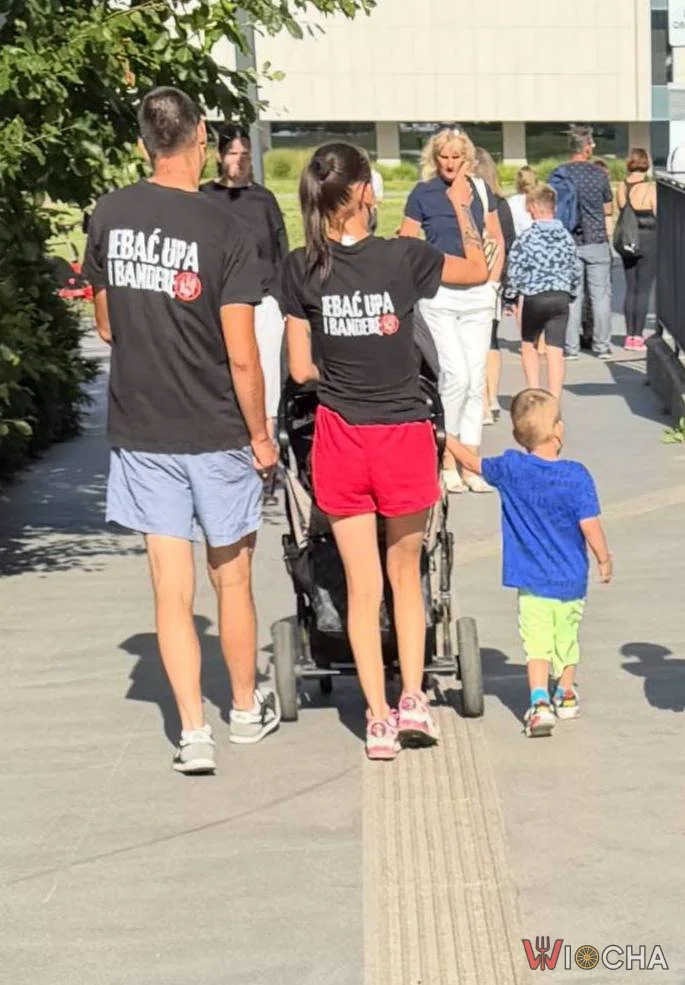 Chłopak, dziewczyna, normalna polska rodzina...