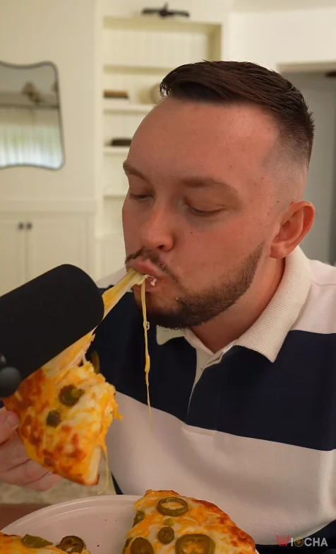 Książulo wrzuca własną pizzę do Żabki. I nagle „muala” przestało wszystkim smakować