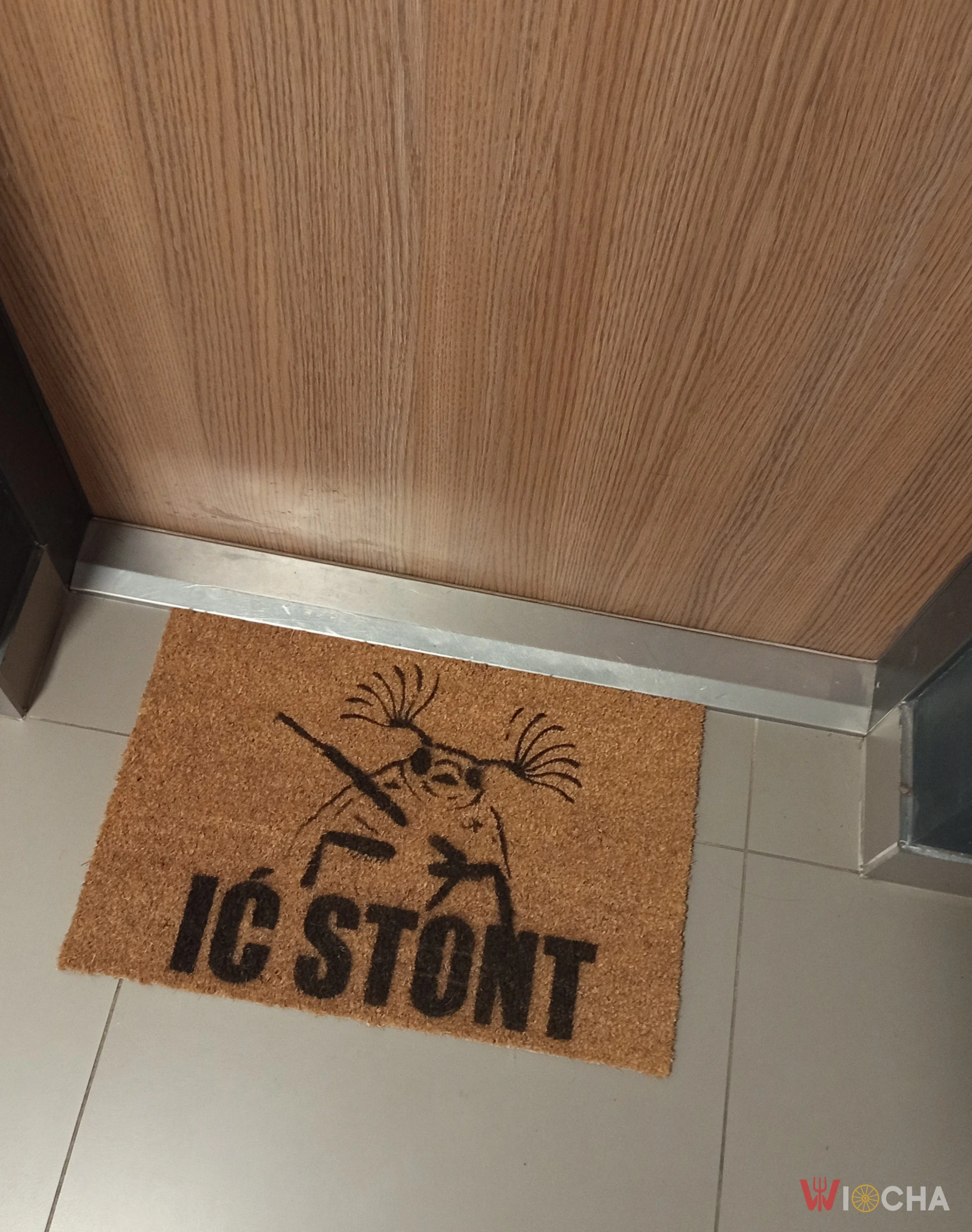Won stąd