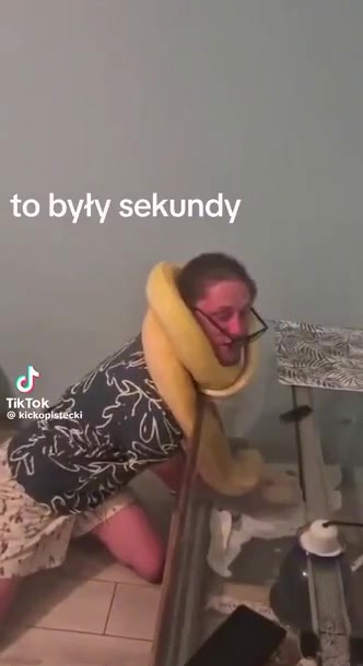 Wąż zaczął go dusić...