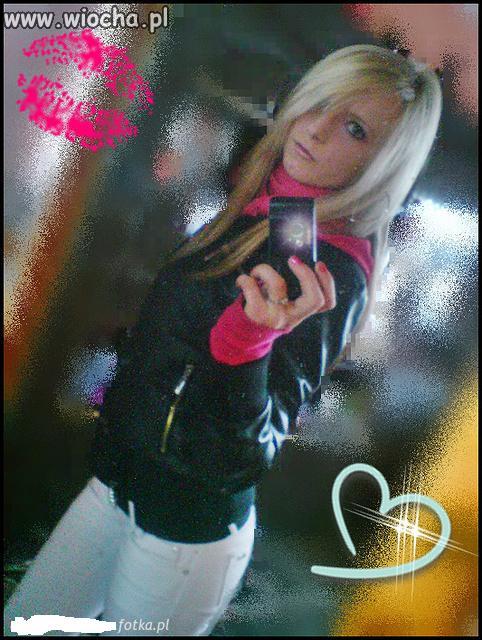 Blondyneczka, troche photoshopa, odbicie w lustrze