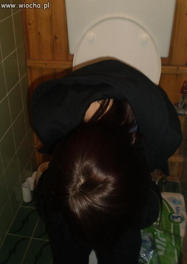 Dziunia i wc klocek