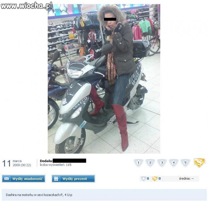 Dziunia na motorze w supermarkecie