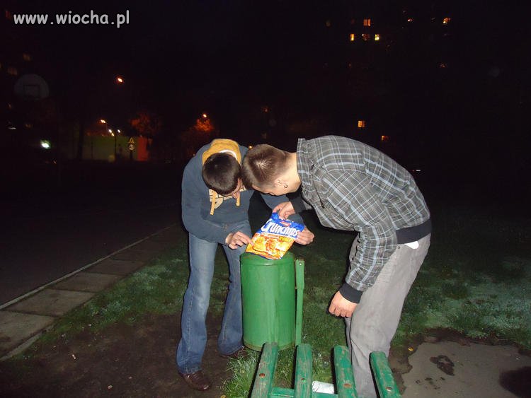 Nie ładnie grzebać w śmieciach