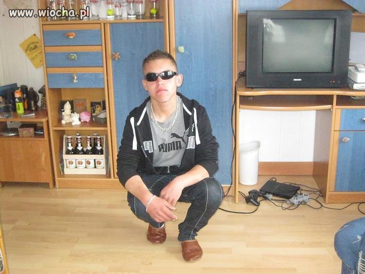 Taaa lans w okularkach, łańcuch na klacie