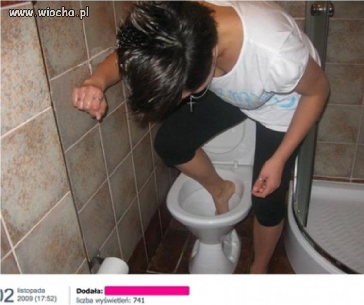 Mam nadzieję, że myje nogi

