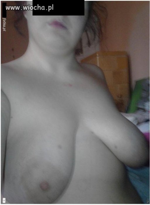 "Trochę" nadwagi, cyce jak naleśniki