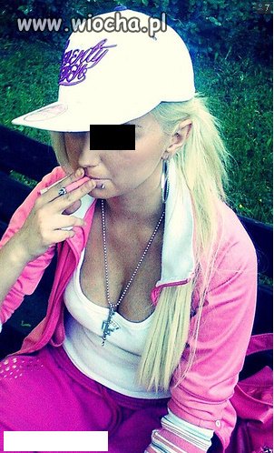 Landryna z różowym papierosem..