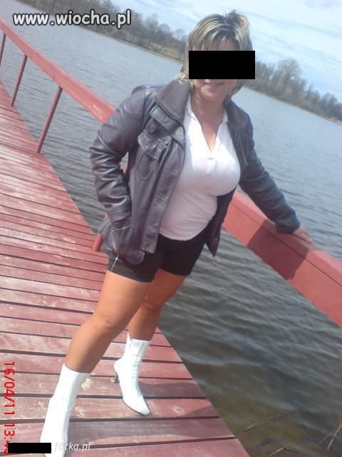 43 lata i na każdym zdjęciu 