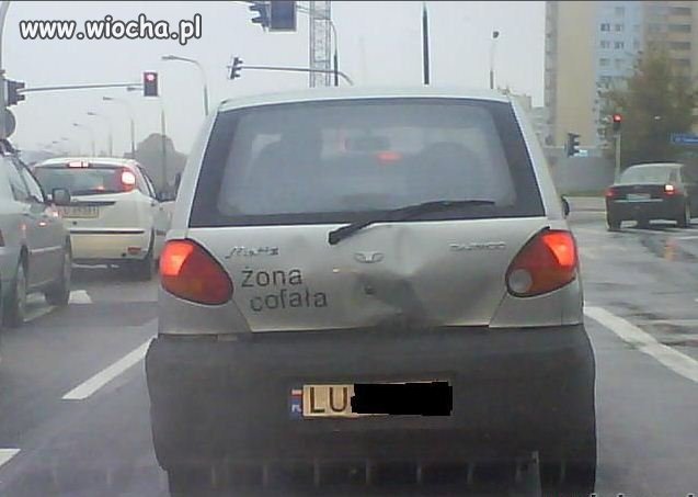 Żona cofała.