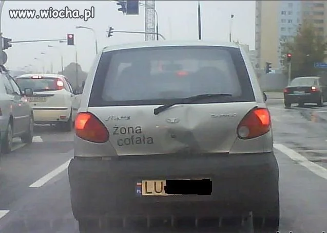 Żona cofała.