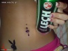 Lans na tipsy, piwo, brzuch i tatoo. 