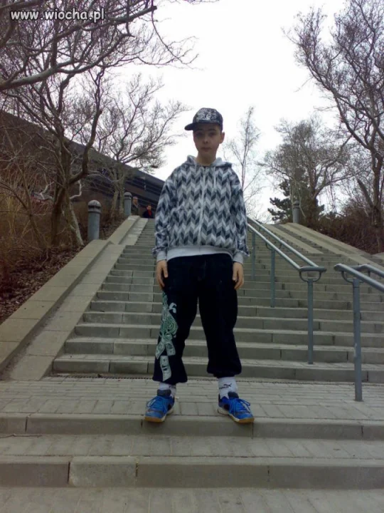 Mega SKATE spodnie w skarpetkach