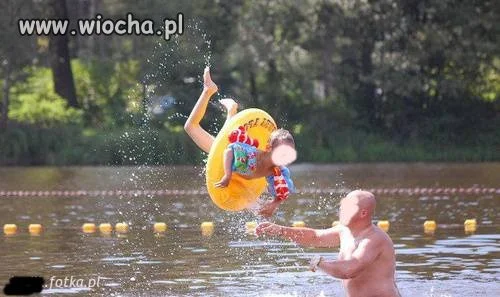- Rzucamy ?!  - czym?