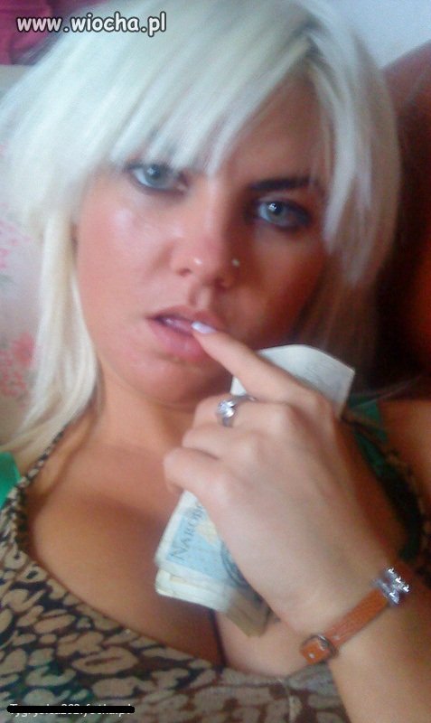 Palec w buzi...