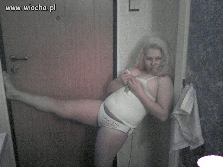 Aj ta blondyneczka...