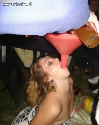 Ona kocha drinki