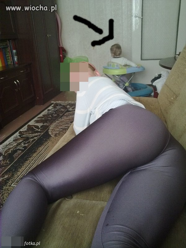 Sexi dupa
z dzieckiem w tle.