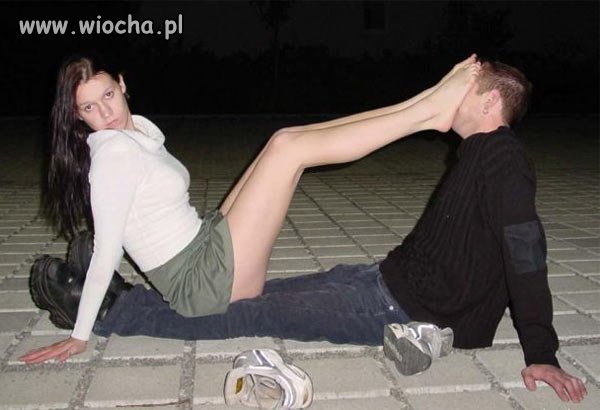 Ciekawe czy pachną jej stopy 