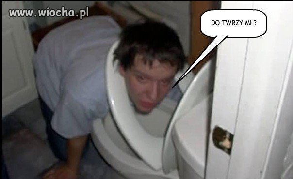 Mamusia kupiła nową muszlę do WC