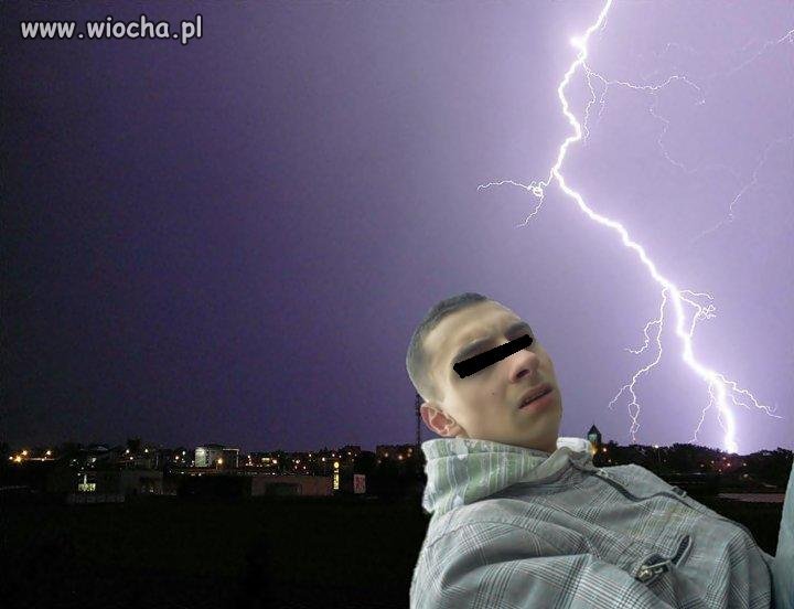 Chyba go piorun poraził :)