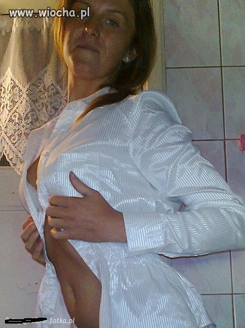 Ona Ma 23 lata...