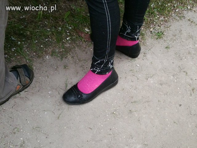Piękne nowoczesne skarpety XXI wieku i do tego mokasyny