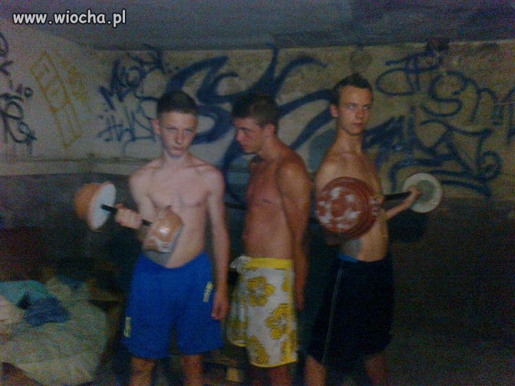 Młode pakiery. Hantle, nawet łóżko.