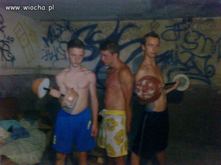 Młode pakiery. Hantle, nawet łóżko.