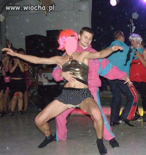 Różowy dresik 