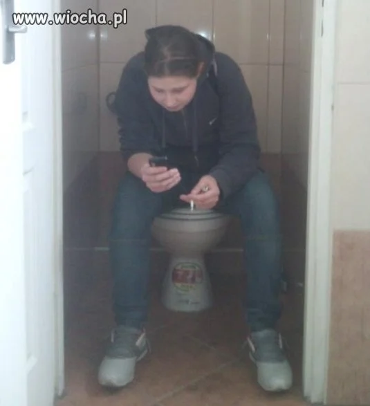 Siedzę na kiblu 