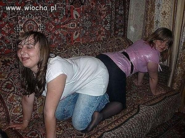 Hmm... dywany na ścianach, na łóżku, na podłodze??