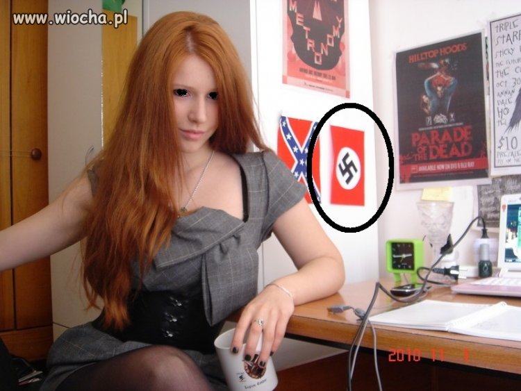 Dziewczyna ładna ale wystrój pokoju ...