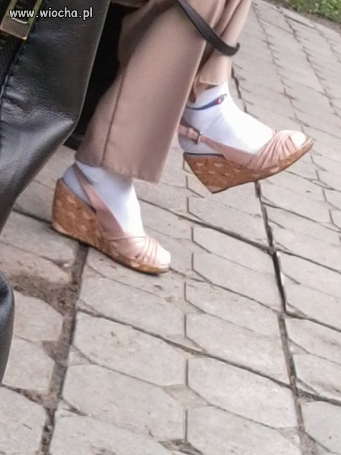 Skarpetki i koturny?