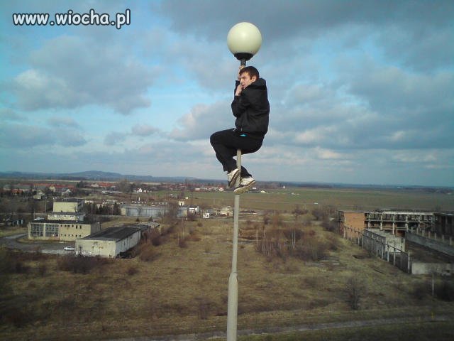 Na lampie siedzi...