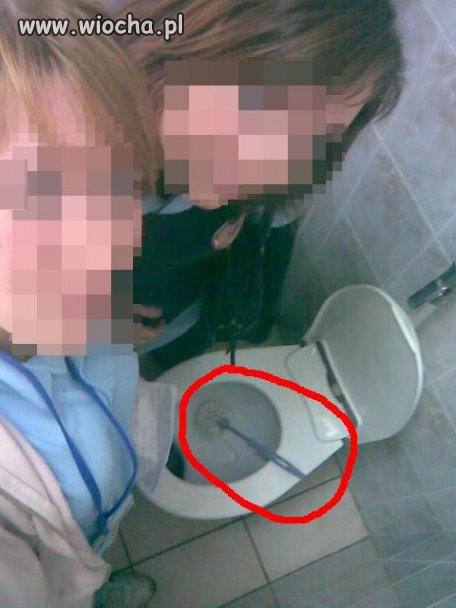 Sprzątałam kibelek, ale przyszła koleżanka...