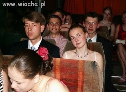 Ci z tyłu miażdżą