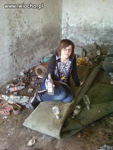 Lajcik lansik.. 13latka z pustą butelką po krupniku..