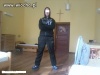 Gangsta na plebani i w klapkach ze skarpetkami.