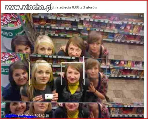 w lustrze sklepowym