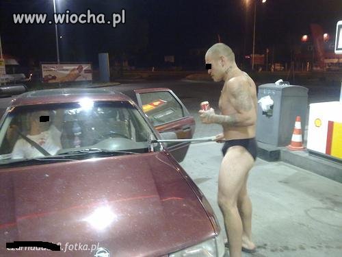 Piwo, klapki jeszcze tylko skarpetek brakuje