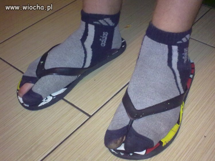 Skarpetki i sandały były, ale japonki i skarpetki... 