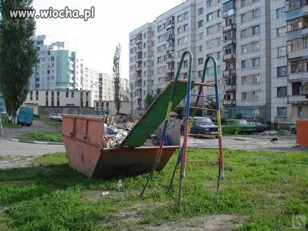 Podwórkowy plac zabaw