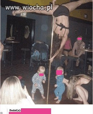 Czyżby to mama tych dzieci tańczyła na tej rurze? 
