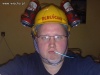 Kask z budowy i 2 bidony.