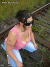 Poza ,,sram na tory"
