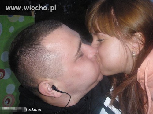 Czy oni się całuja 